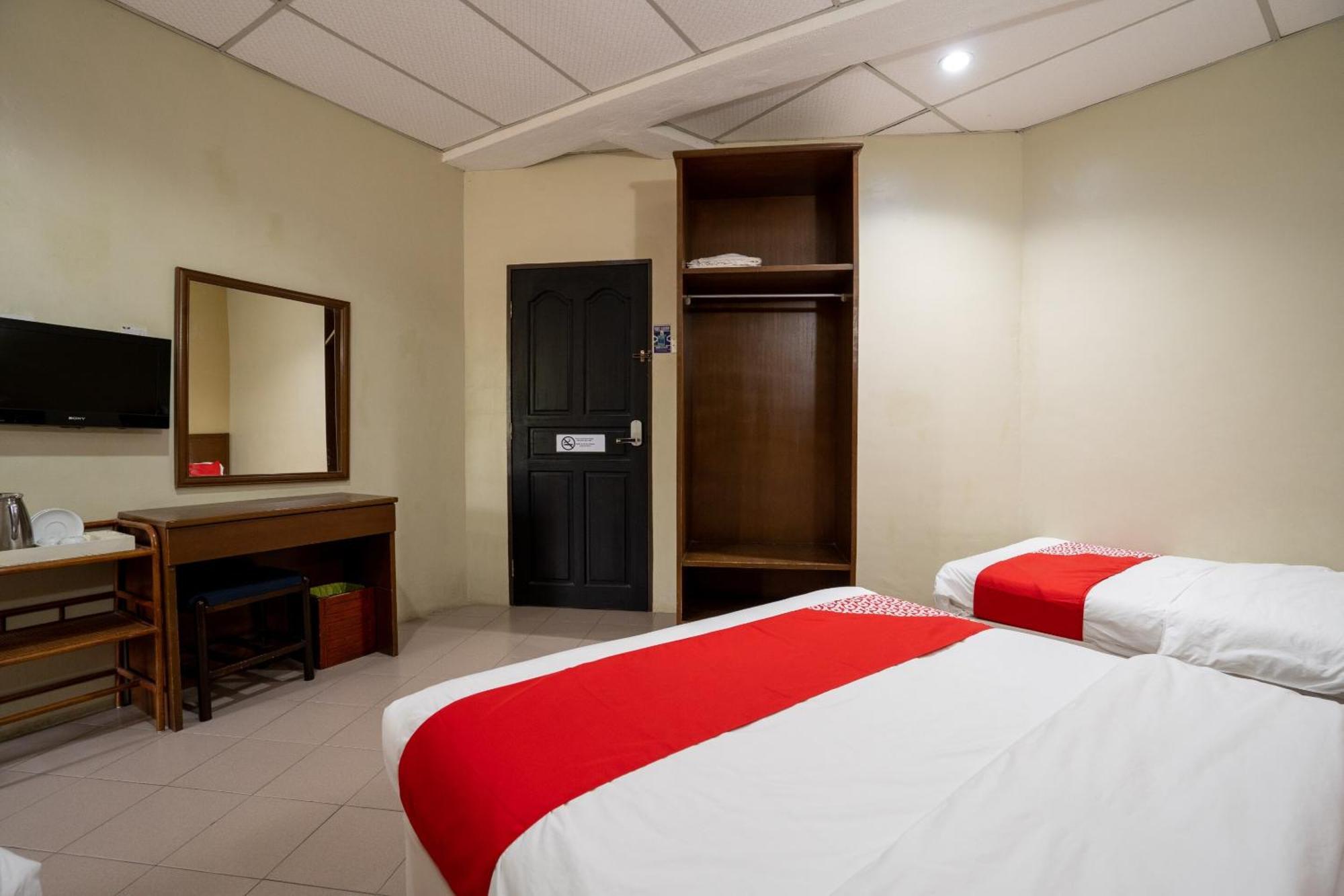 De Clinique Hotel Kampong Pasir Bogak Exteriör bild