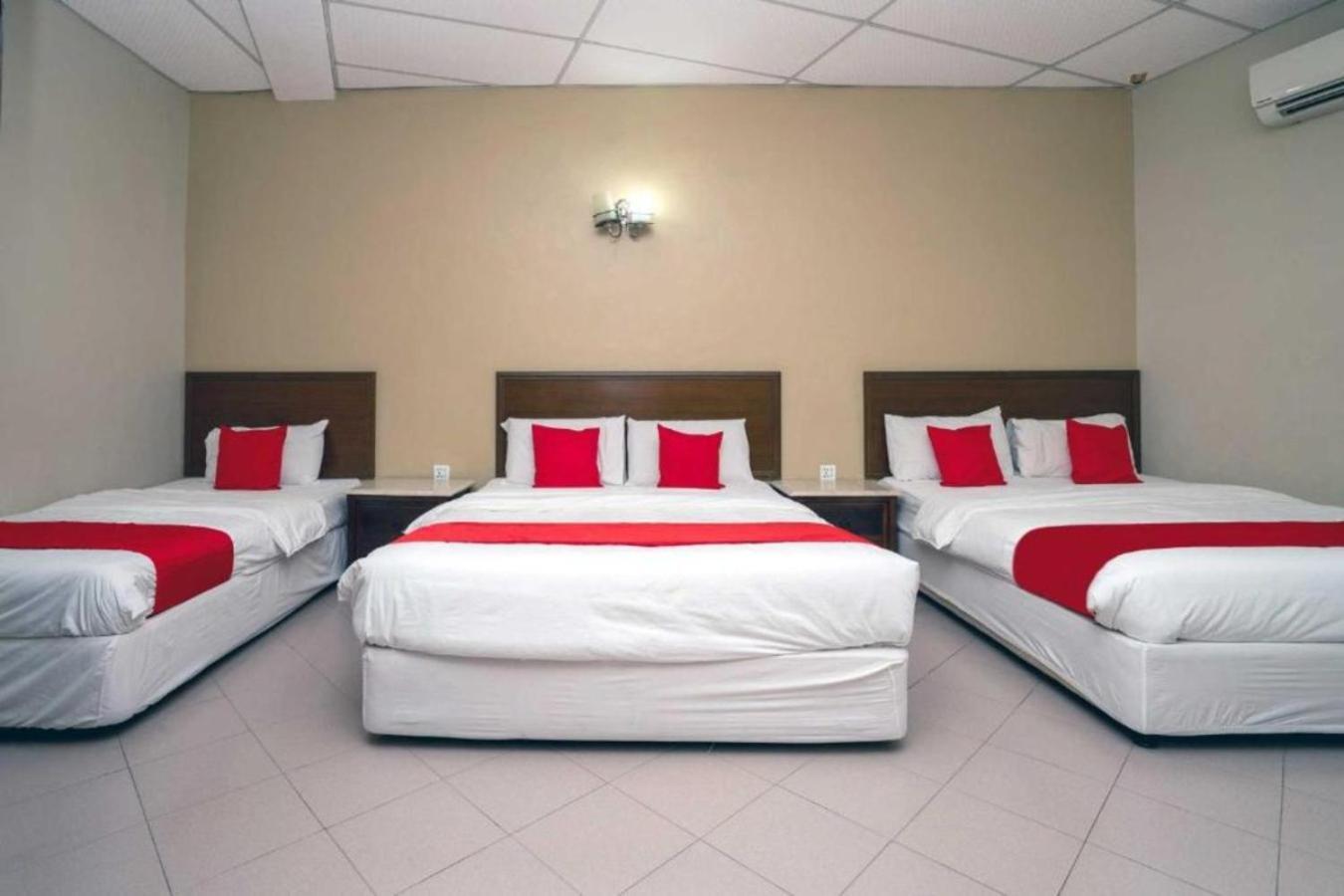 De Clinique Hotel Kampong Pasir Bogak Exteriör bild