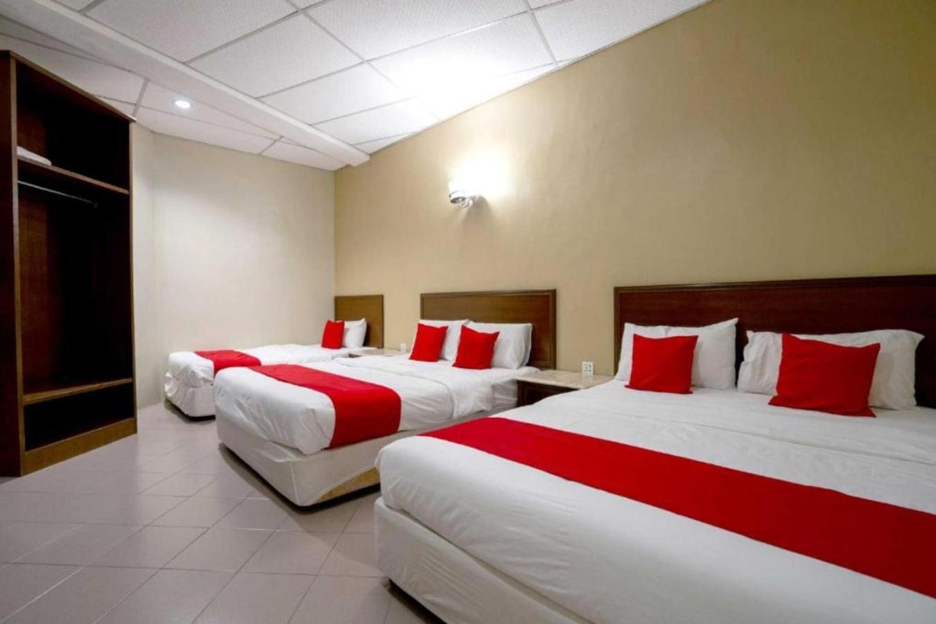 De Clinique Hotel Kampong Pasir Bogak Exteriör bild