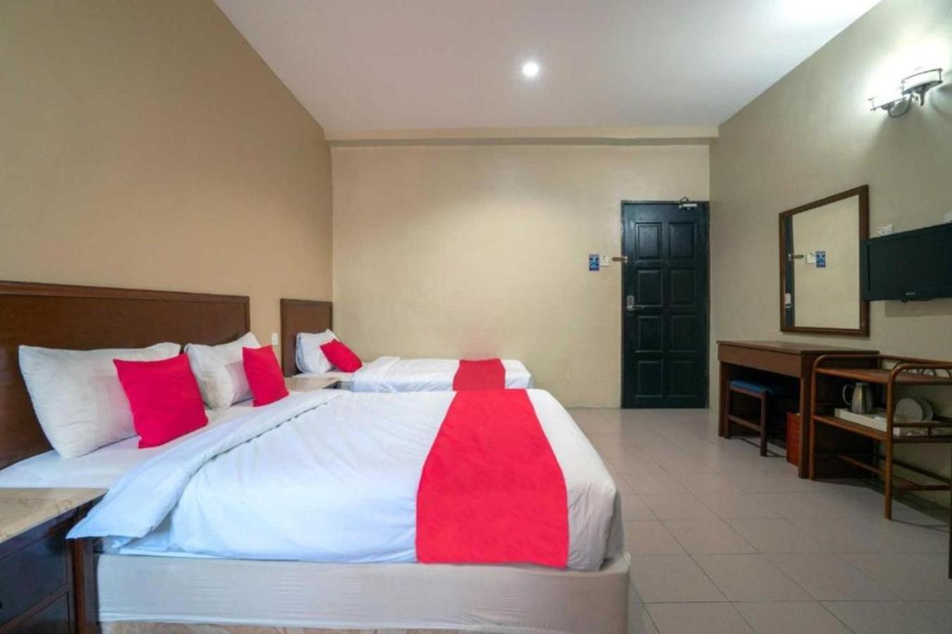 De Clinique Hotel Kampong Pasir Bogak Exteriör bild
