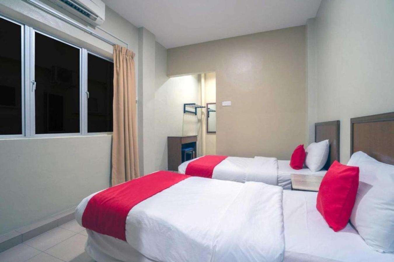 De Clinique Hotel Kampong Pasir Bogak Exteriör bild