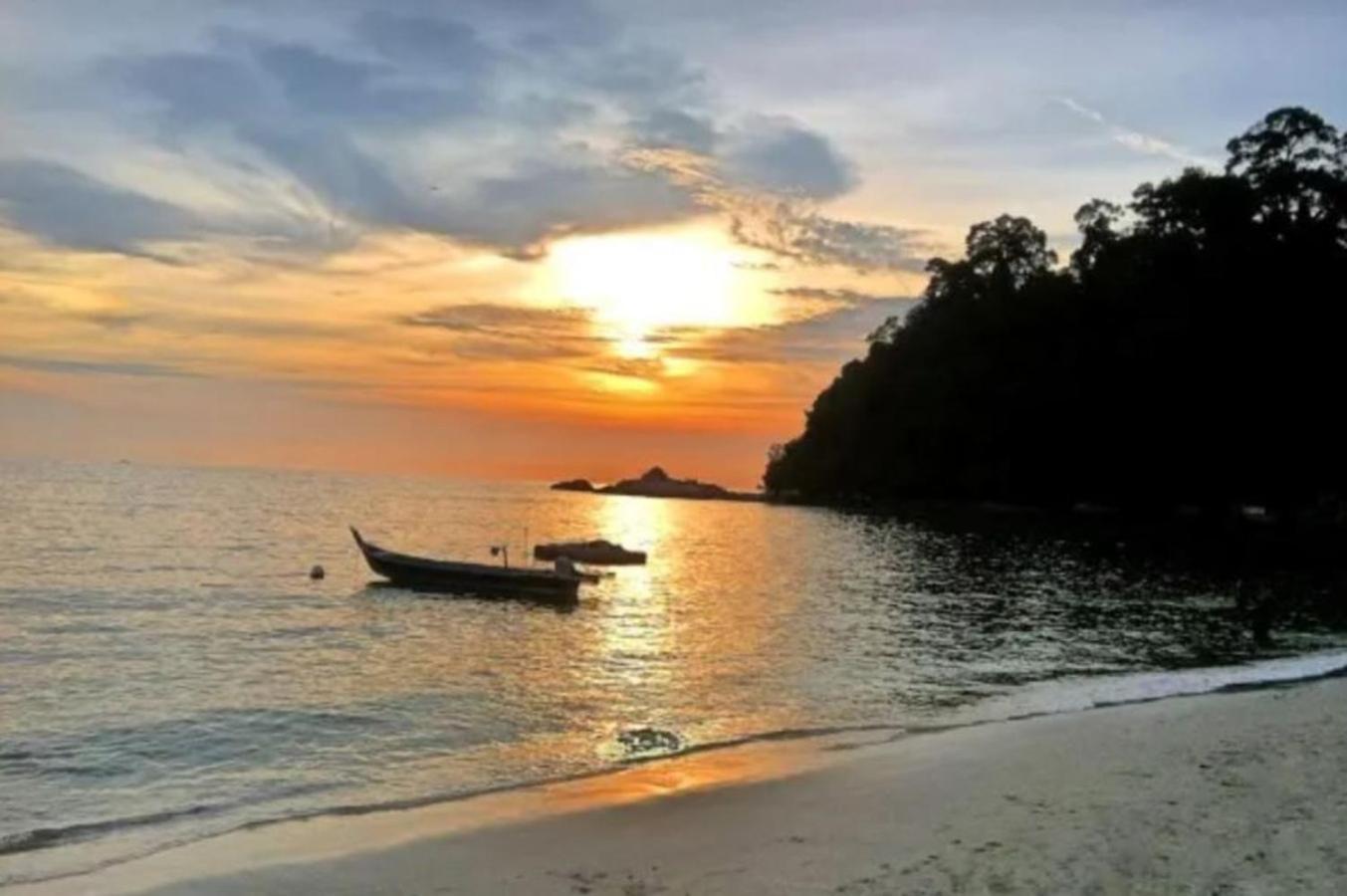 De Clinique Hotel Kampong Pasir Bogak Exteriör bild